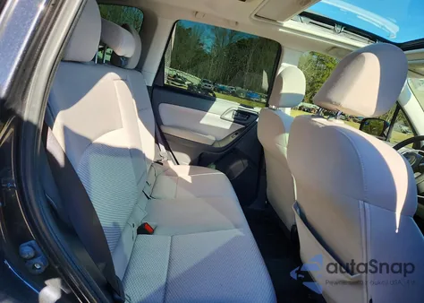 2017 Subaru Forester 2.5I Premium z USA, uszkodzony, nr VIN JF2SJAEC6HH437241